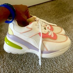 Women’s fashion sneakers size 10